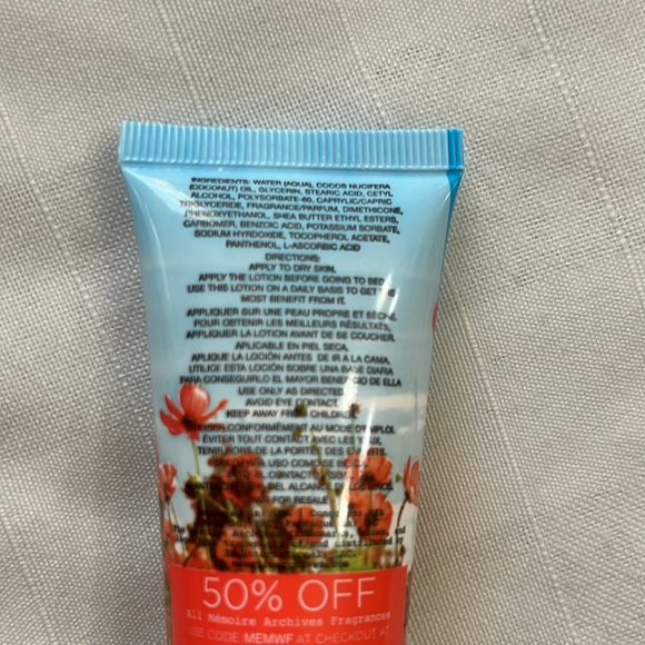Memoirs Archives body lotion Wild Flower Fields 30 ML/ 1 oz. - Picture 6 of 9